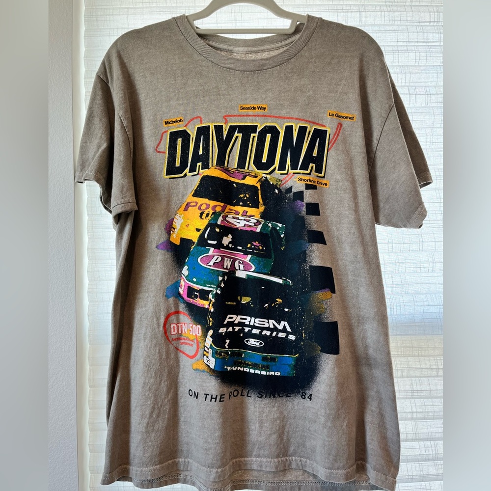 Daytona 500 graphic tee size medium